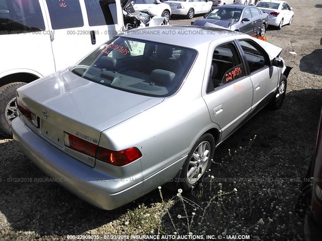 JT2BF28K010307817 - 2001 TOYOTA CAMRY LE/XLE Silber Foto 4