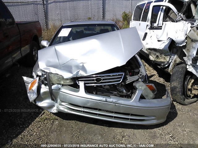 JT2BF28K010307817 - 2001 TOYOTA CAMRY LE/XLE Silber Foto 6