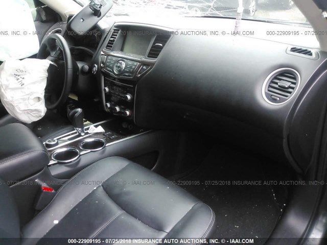 5N1AR2MM3EC633077 - 2014 NISSAN PATHFINDER S/SV/SL/PLATINUM GRAY photo 5