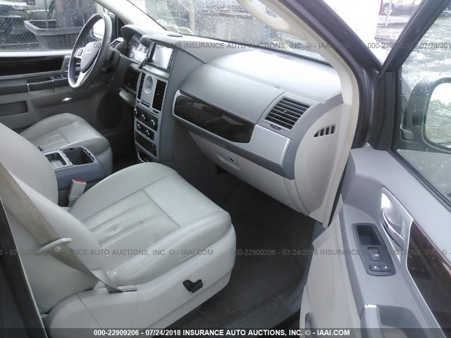 2A8HR54X49R641886 - 2009 CHRYSLER TOWN & COUNTRY TOURING GRAY photo 5