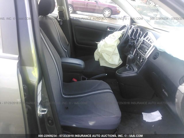 2T1LR38E94C316349 - 2004 TOYOTA COROLLA MATRIX XR GRAY photo 5