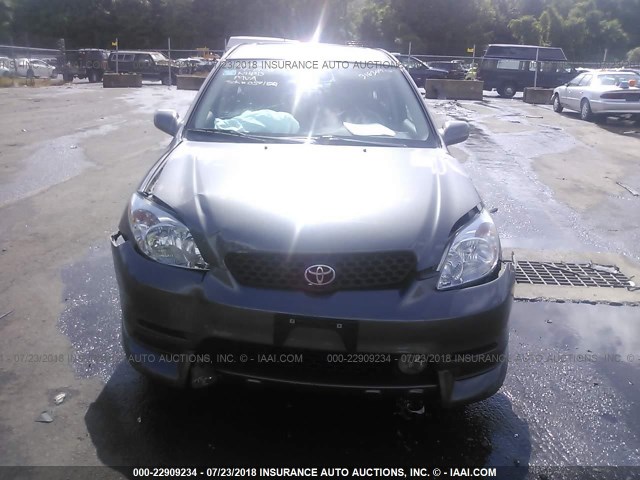 2T1LR38E94C316349 - 2004 TOYOTA COROLLA MATRIX XR GRAY photo 6