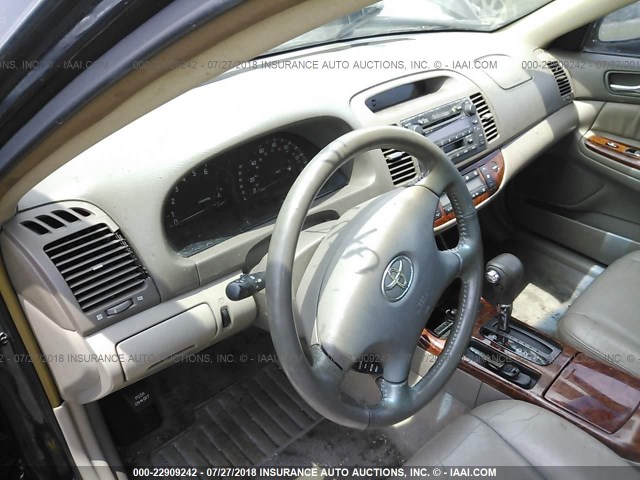 JTDBF30KX20035111 - 2002 TOYOTA CAMRY LE/XLE/SE Qara foto 5