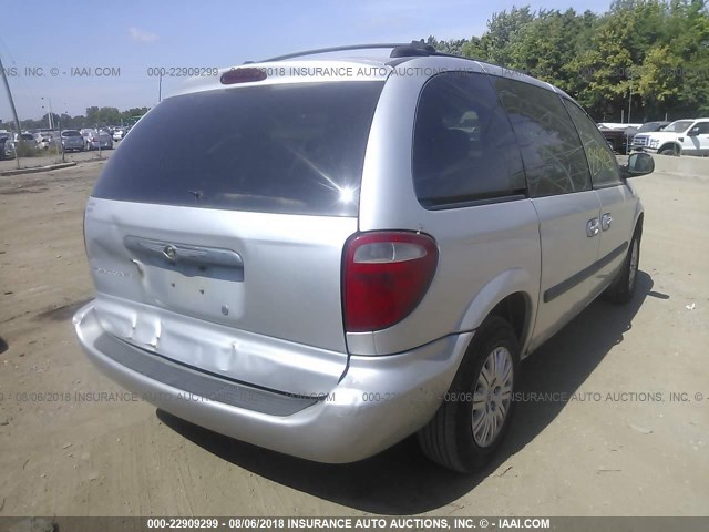 1C4GP45R15B117316 - 2005 CHRYSLER TOWN & COUNTRY  SILVER photo 4