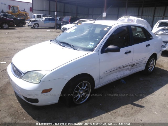 1FAFP34N27W123230 - 2007 FORD FOCUS ZX4/S/SE/SES WHITE photo 2