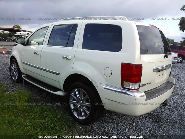 1A8HW58268F129642 - 2008 CHRYSLER ASPEN LIMITED WHITE photo 3