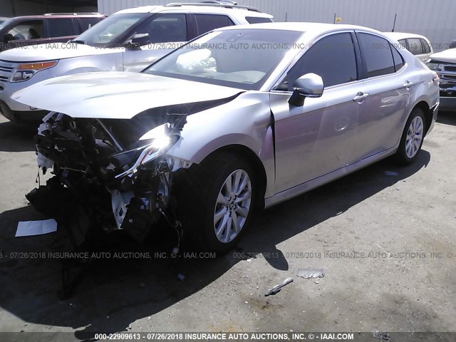 JTNB11HK7J3037950 - 2018 TOYOTA CAMRY L/LE/XLE/SE/XSE SILVER photo 2