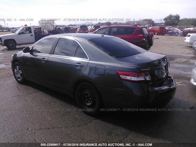 4T1BF3EK7BU756757 - 2011 TOYOTA CAMRY SE/LE/XLE ნაცრისფერი ფოტო 3