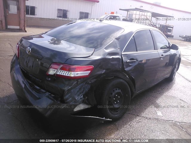 4T1BF3EK7BU756757 - 2011 TOYOTA CAMRY SE/LE/XLE ნაცრისფერი ფოტო 4