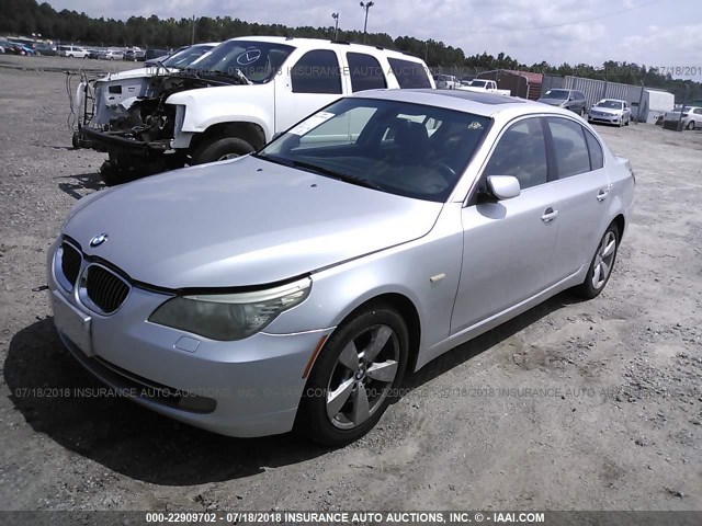 WBANV135X8CZ56517 - 2008 BMW 528 XI SILVER photo 2