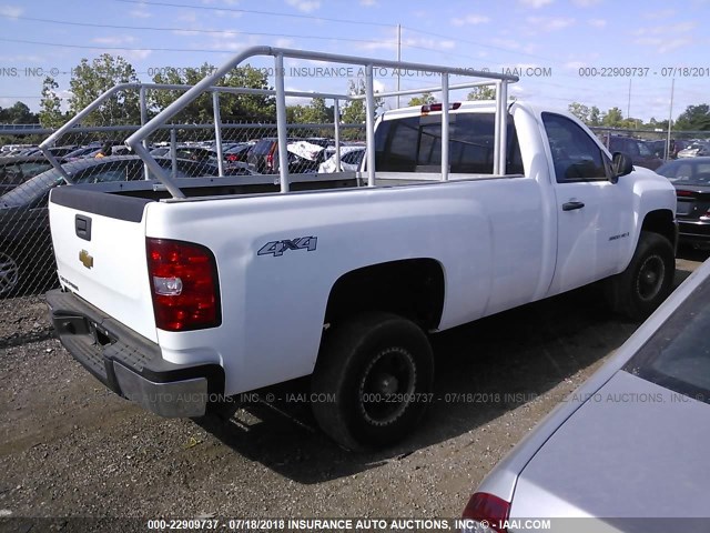 1GCHK24K18E213686 - 2008 CHEVROLET SILVERADO K2500 HEAVY DUTY WHITE photo 4