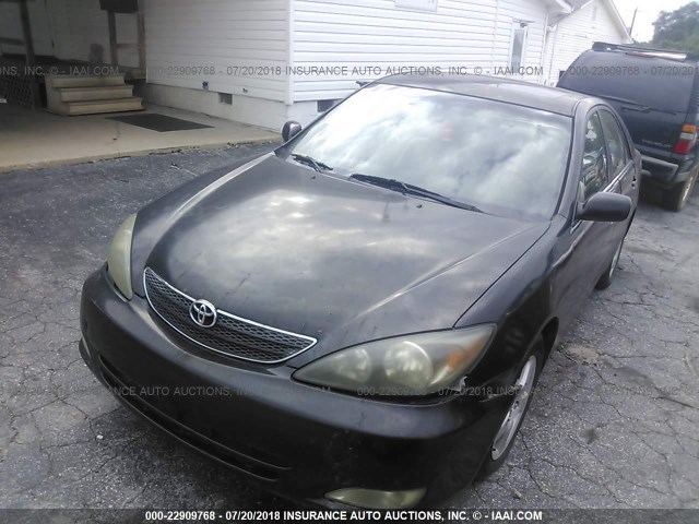 4T1BF32K02U002541 - 2002 TOYOTA CAMRY LE/XLE/SE შავი ფოტო 2