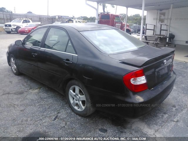 4T1BF32K02U002541 - 2002 TOYOTA CAMRY LE/XLE/SE შავი ფოტო 3
