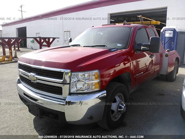 1GBJC39688E172879 - 2008 CHEVROLET SILVERADO C3500 RED photo 2