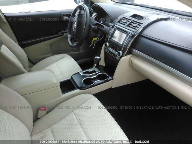 4T1BF1FK0EU806339 - 2014 TOYOTA CAMRY L/SE/LE/XLE 米色 照片 5