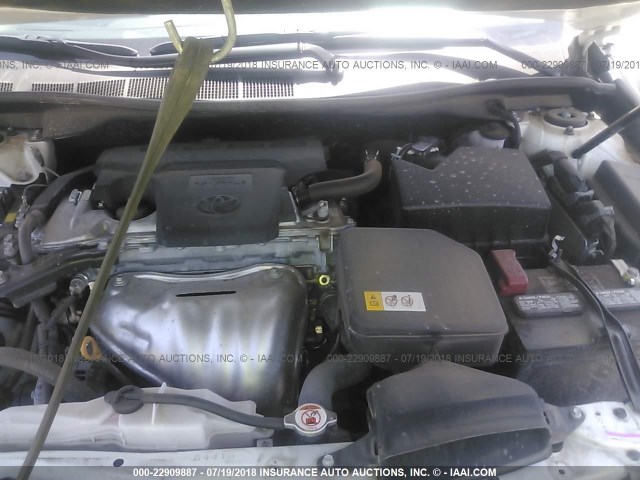 4T1BF1FK8HU813298 - 2017 TOYOTA CAMRY LE/XLE/SE/XSE WHITE photo 10