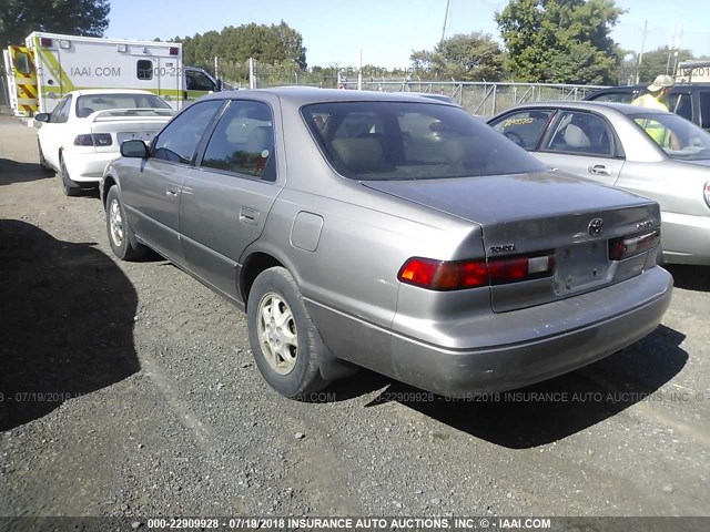 4T1BG22K6VU119732 - 1997 TOYOTA CAMRY CE/LE/XLE GRAY photo 3