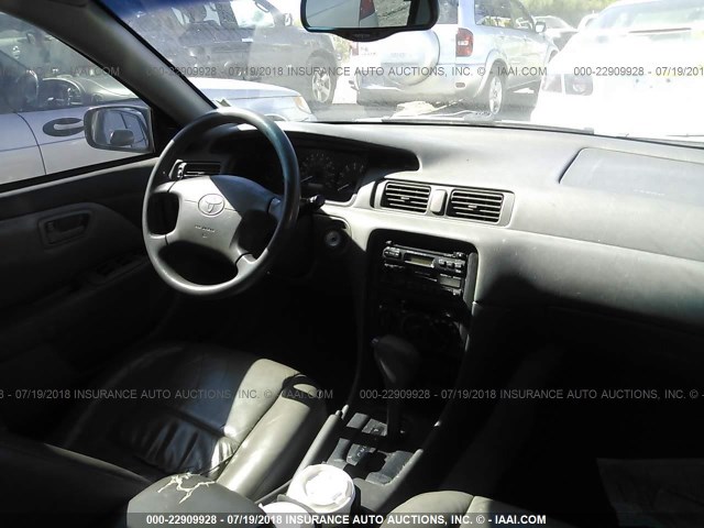 4T1BG22K6VU119732 - 1997 TOYOTA CAMRY CE/LE/XLE ნაცრისფერი ფოტო 5