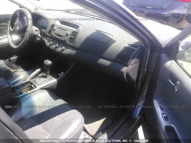 JTDBE32K620111035 - 2002 TOYOTA CAMRY LE/XLE/SE ლურჯი ფოტო 5