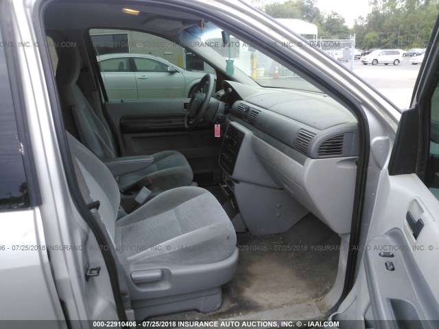 2FMZA51655BA46753 - 2005 FORD FREESTAR SE SILVER photo 5