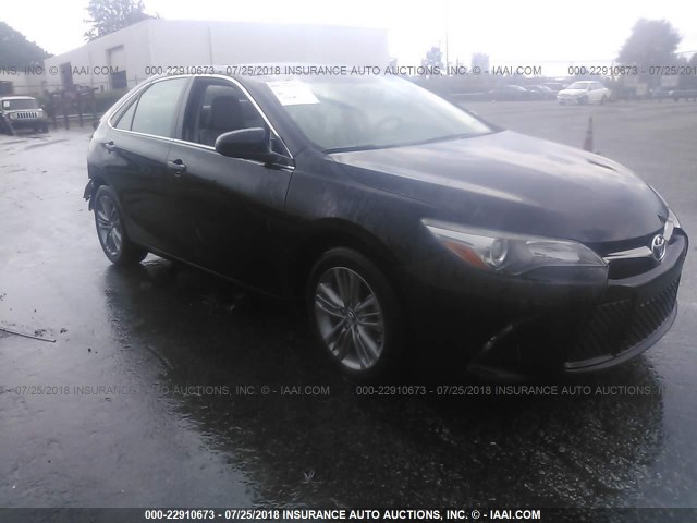 4T1BF1FK9FU110063 - 2015 TOYOTA CAMRY LE/XLE/SE/XSE 黑色 照片 1