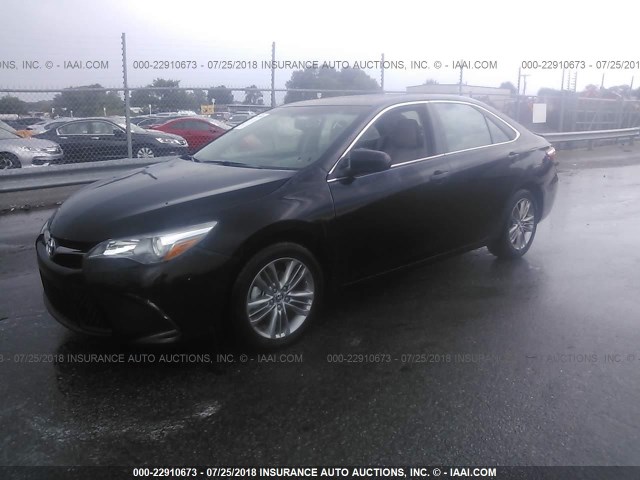 4T1BF1FK9FU110063 - 2015 TOYOTA CAMRY LE/XLE/SE/XSE 黑色 照片 2