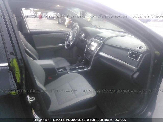 4T1BF1FK9FU110063 - 2015 TOYOTA CAMRY LE/XLE/SE/XSE 黑色 照片 5