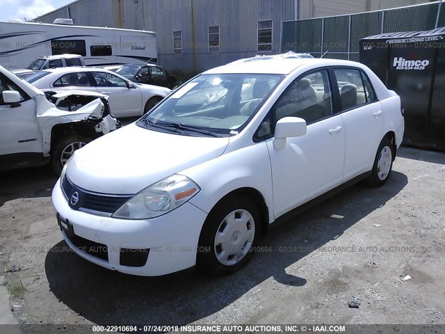 3N1BC11E49L450527 - 2009 NISSAN VERSA S/SL WHITE photo 2