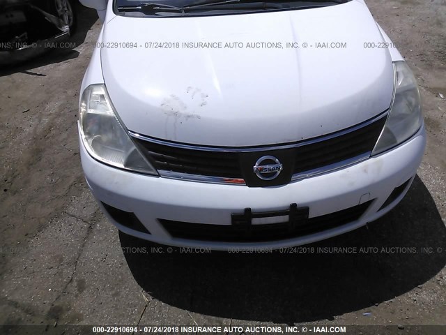 3N1BC11E49L450527 - 2009 NISSAN VERSA S/SL WHITE photo 6