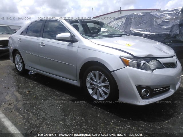 4T1BF1FKXDU257277 - 2013 TOYOTA CAMRY L/SE/LE/XLE ვერცხლისფერი ფოტო 1