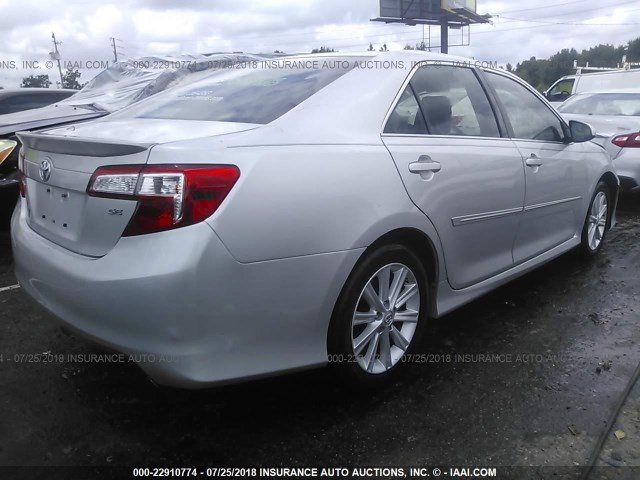 4T1BF1FKXDU257277 - 2013 TOYOTA CAMRY L/SE/LE/XLE ვერცხლისფერი ფოტო 4