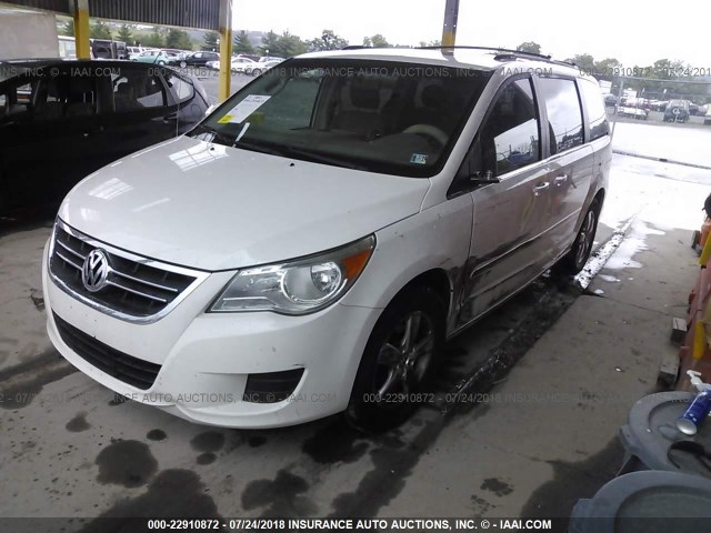 2V8HW34159R546046 - 2009 VOLKSWAGEN ROUTAN SE WHITE photo 2