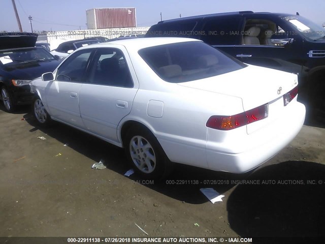 JT2BG22K3Y0462295 - 2000 TOYOTA CAMRY CE/LE/XLE 白色 照片 3