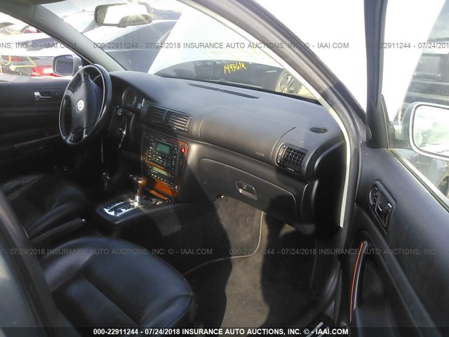 WVWRH63BX3P269229 - 2003 VOLKSWAGEN PASSAT GLX 银色 照片 5