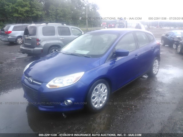 1FAHP3K22CL436730 - 2012 FORD FOCUS SE BLUE photo 2