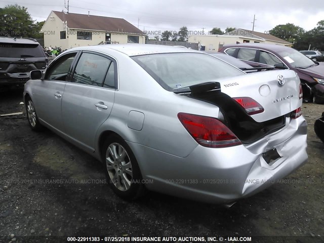 4T1BK36B18U274093 - 2008 TOYOTA AVALON XL/XLS/TOURING/LIMITED SILVER photo 3