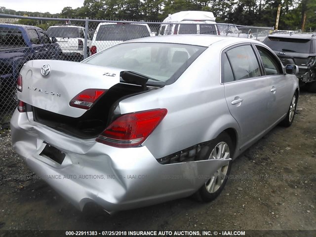 4T1BK36B18U274093 - 2008 TOYOTA AVALON XL/XLS/TOURING/LIMITED SILVER photo 4