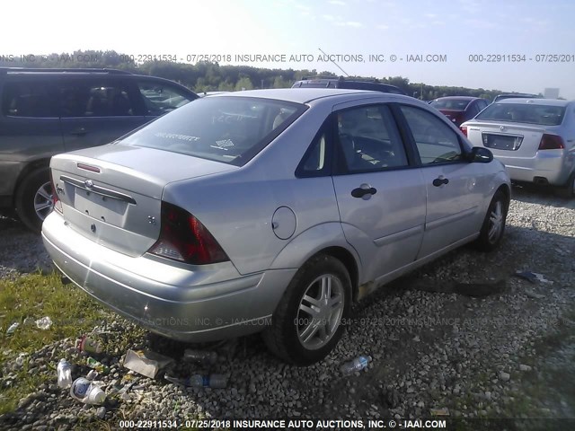 1FAFP34372W247940 - 2002 FORD FOCUS SE/SE COMFORT/SE SPORT SILVER photo 4