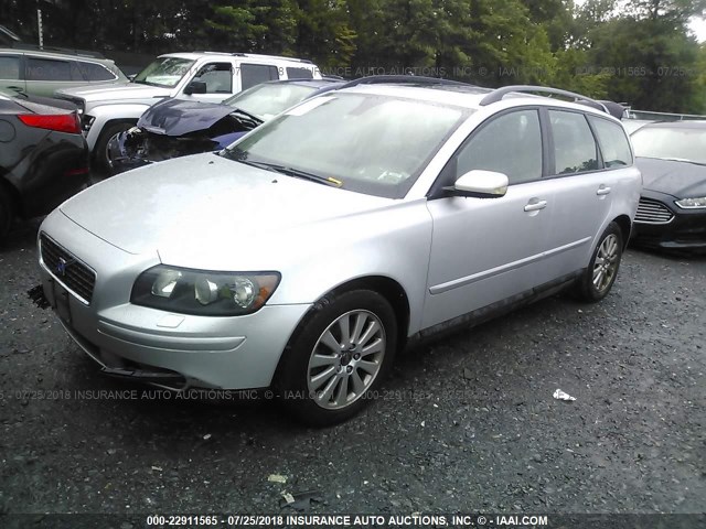 YV1MW382652070986 - 2005 VOLVO V50 2.4I SILVER photo 2