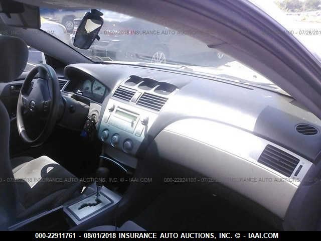 4T1CE38PX5U969298 - 2005 TOYOTA CAMRY SOLARA SE/SLE ვერცხლისფერი ფოტო 5