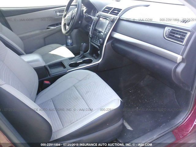 4T1BF1FK8FU995940 - 2015 TOYOTA CAMRY LE/XLE/SE/XSE 红色 照片 5