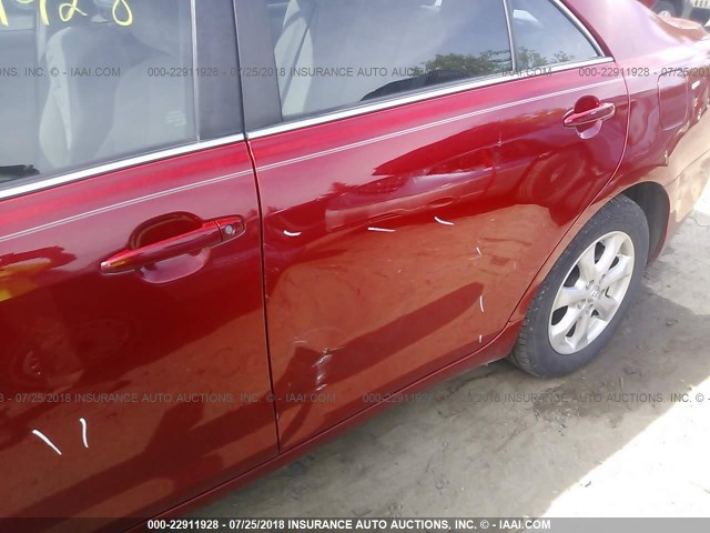 4T1BF3EK7BU681980 - 2011 TOYOTA CAMRY SE/LE/XLE წითელი ფოტო 6