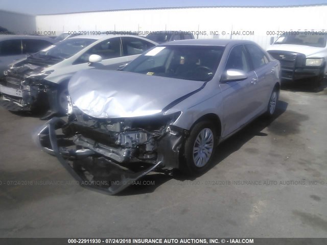 4T1BF1FK4EU739020 - 2014 TOYOTA CAMRY L/SE/LE/XLE 银色 照片 2