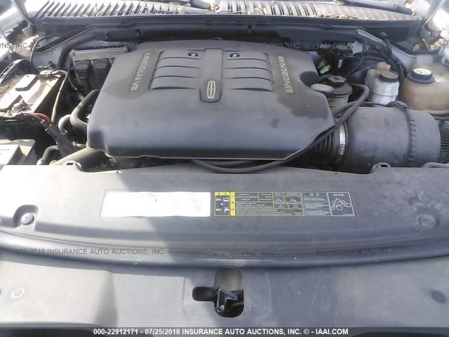 5LMFU27R34LJ20919 - 2004 LINCOLN NAVIGATOR 白色 照片 10