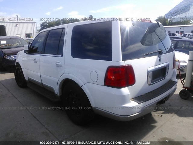 5LMFU27R34LJ20919 - 2004 LINCOLN NAVIGATOR 白色 照片 3