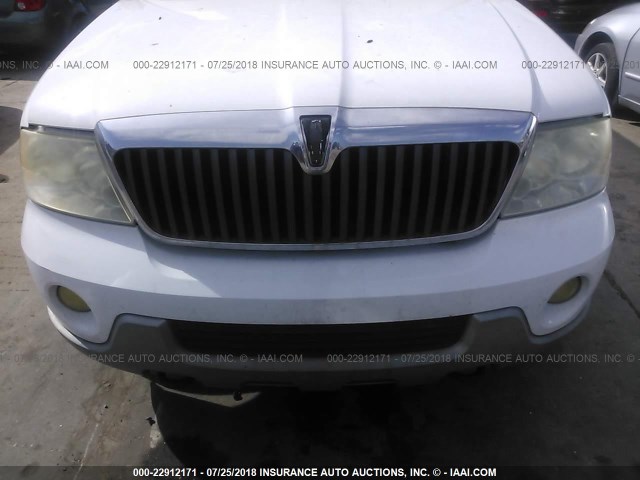 5LMFU27R34LJ20919 - 2004 LINCOLN NAVIGATOR 白色 照片 6