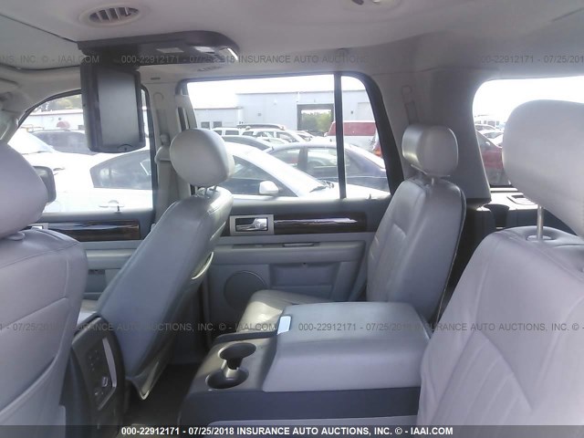 5LMFU27R34LJ20919 - 2004 LINCOLN NAVIGATOR 白色 照片 8