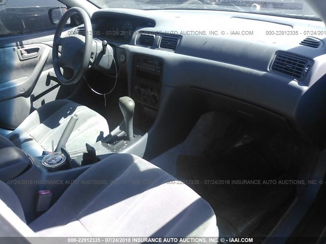 4T1BG22K5WU313475 - 1998 TOYOTA CAMRY CE/LE/XLE 黑色 照片 5