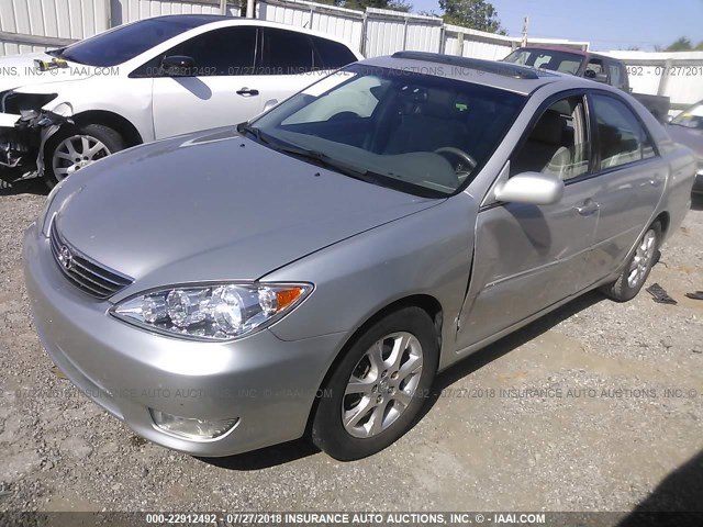 4T1BE30K55U964201 - 2005 TOYOTA CAMRY LE/XLE/SE Gümüş foto 2