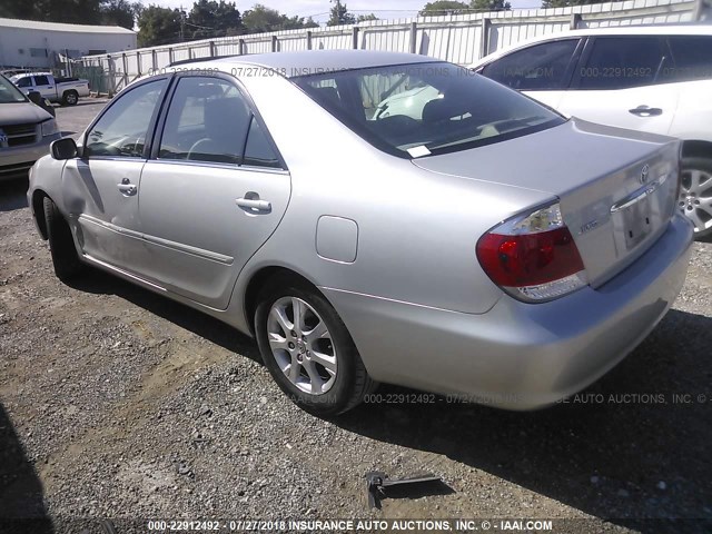 4T1BE30K55U964201 - 2005 TOYOTA CAMRY LE/XLE/SE Gümüş foto 3